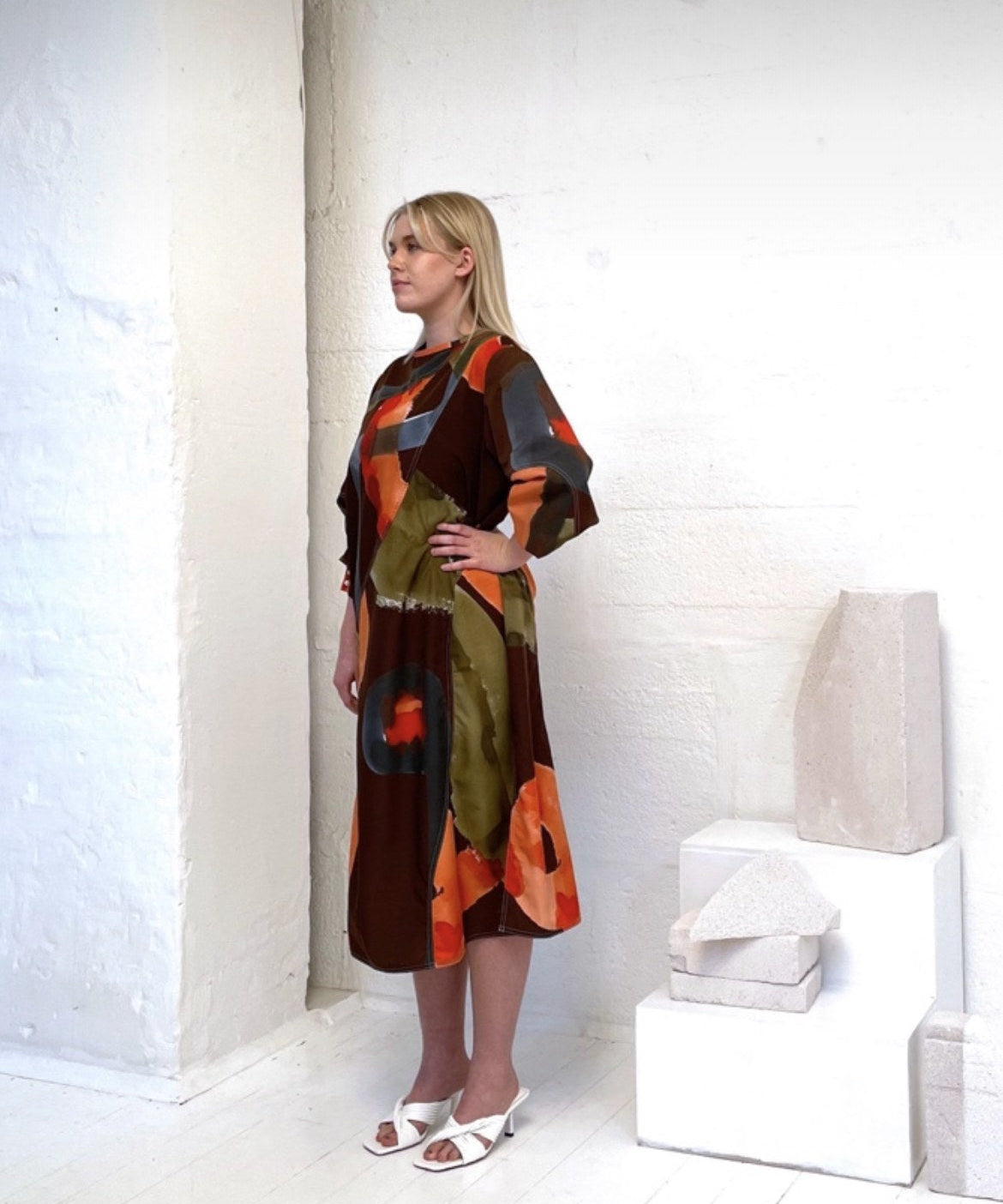 Caroline Hundsholt – River Dress med håndmalet print